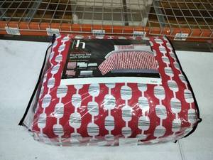 lot 2977 image: Home Expressions Red & White 8PC Bedding Set Queen