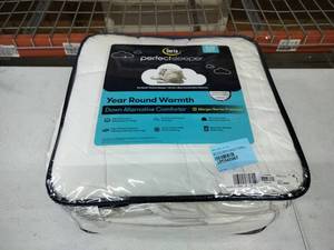 lot 2978 image: Serta Perfect Sleeper FullQueen White Comforter