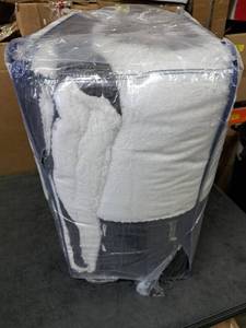 lot 4127 image: NORDIC LIGHTS. 3 PIECE COMFORTER SET. King Comforter 106 X 92In (269 X 234 CM) King Shames 20 X 36 IN (51 X 91 CM)