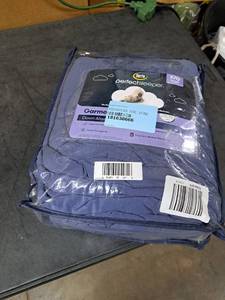 lot 4207 image: SERTA. PERFECT SLEEPER. FQ FULLQUEEN BLANKET (Purple)
