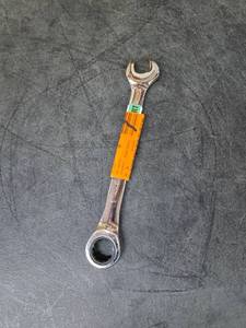 lot 4230 image: Husky 18 mm 12-Point Metric Ratcheting Combination Wrench