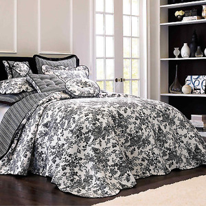lot 5597 image: Laurel Manor King Comforter