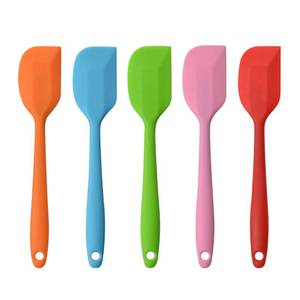 lot 1353 image: Silicone Spatulas, 8.5 inch Small Rubber Spatula Seamless One Piece Design Heat Resistant Non-Stick Flexible Scrapers Baking Mixing Tool (5 Pieces)