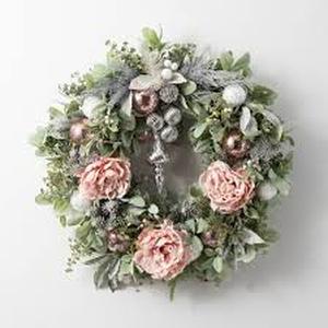 lot 2358 image: Winter Garden Wreath