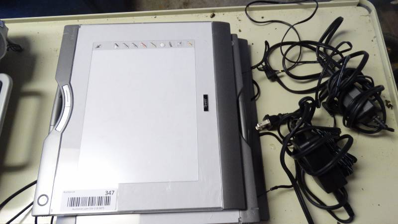 lot 347 image: 4 Airline smart board pads w2 chargers.