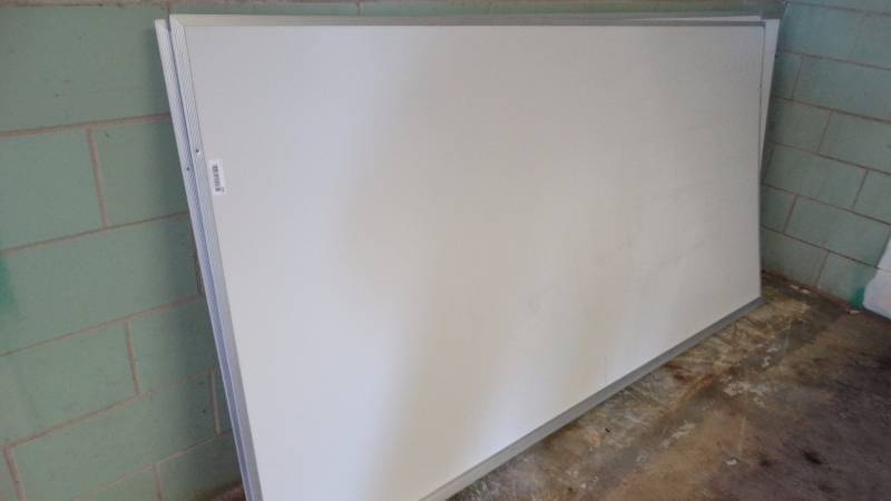 lot 356 image: Dry erase board.