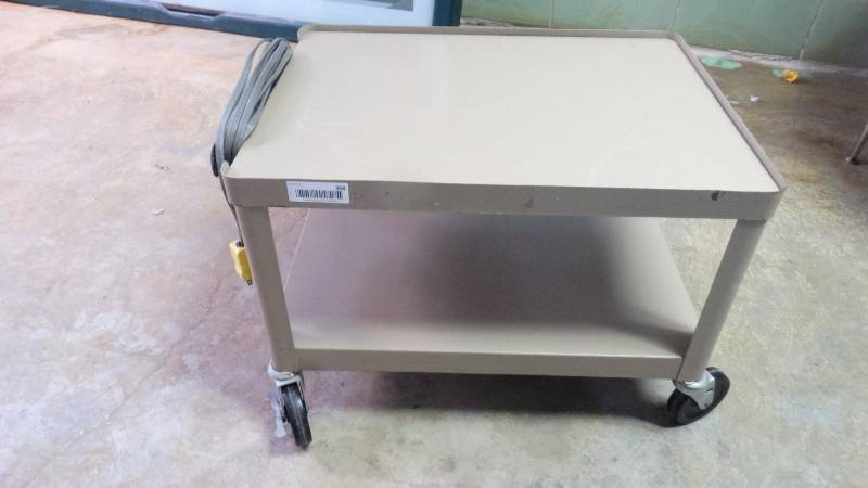 lot 368 image: Small media cart wpower strip.