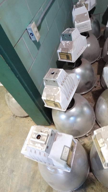 lot 376 image: 5 Metal halide gym lights.