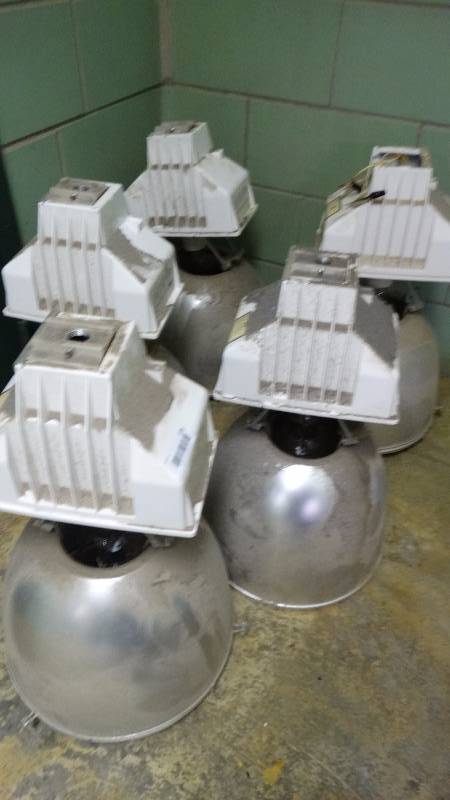 lot 378 image: 5 Metal halide gym lights.