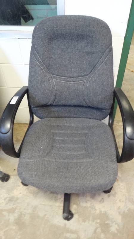 lot 379 image: Office chair.