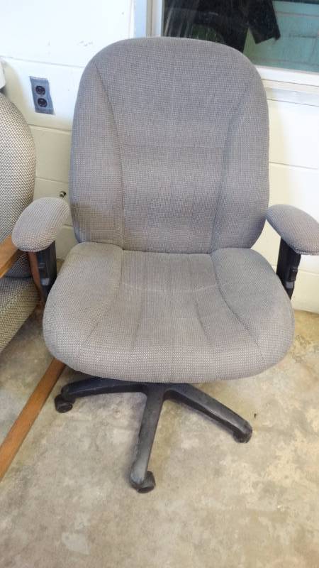 lot 380 image: Office chair.