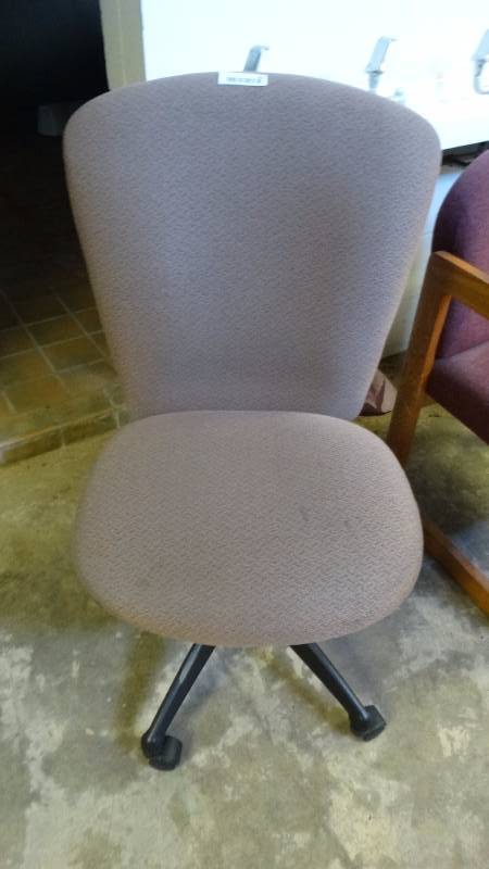 lot 383 image: Office chair.