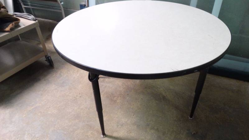 lot 384 image: Small round table.
