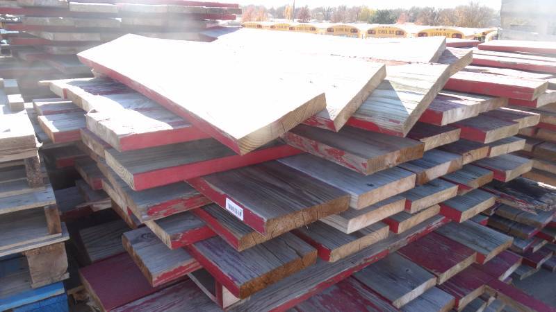 lot 413 image: Pallet of treated 2x10 old bleacher seats.