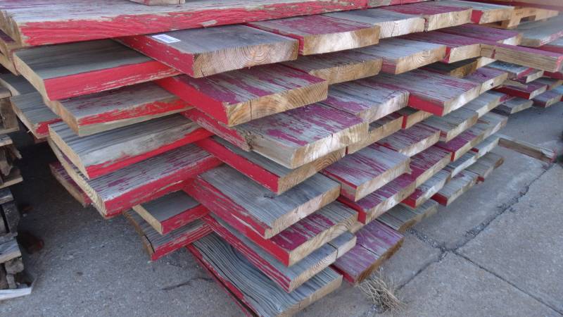 lot 414 image: Pallet of treated 2x10 old bleacher seats.