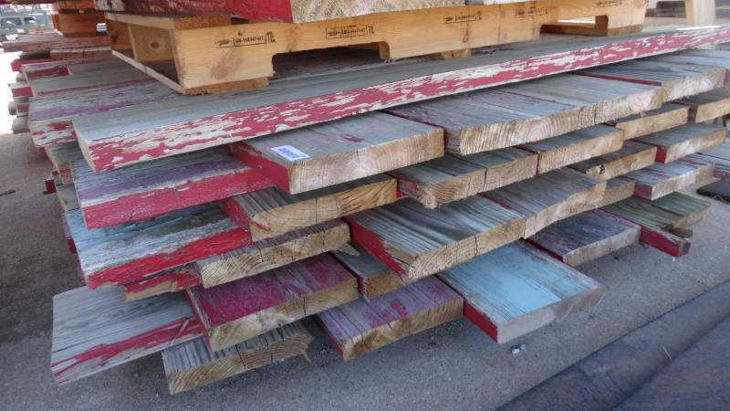 lot 416 image: Pallet of treated 2x10 old bleacher seats.