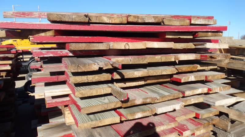 lot 417 image: Pallet of treated 2x10 old bleacher seats.