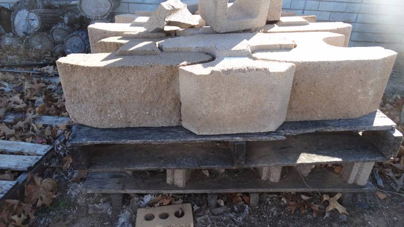 lot 427 image: Inter locking cement blocks.