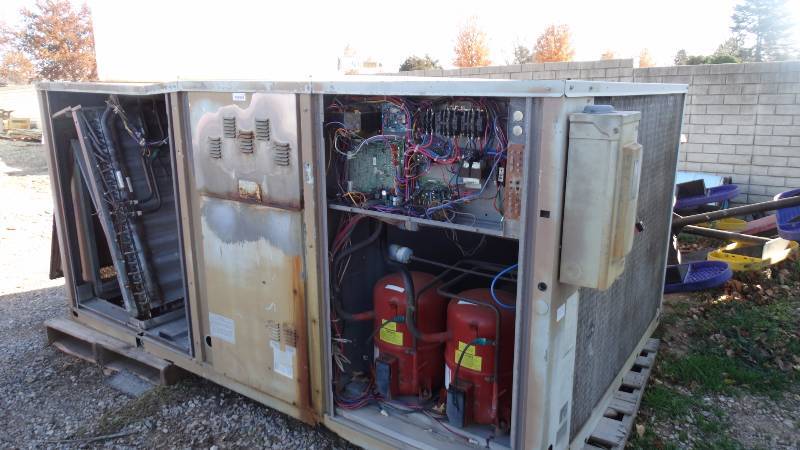 lot 429 image: Scrap AC unit. big & heavy.