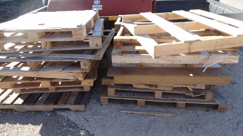 lot 431 image: Lot of 15 pallets.