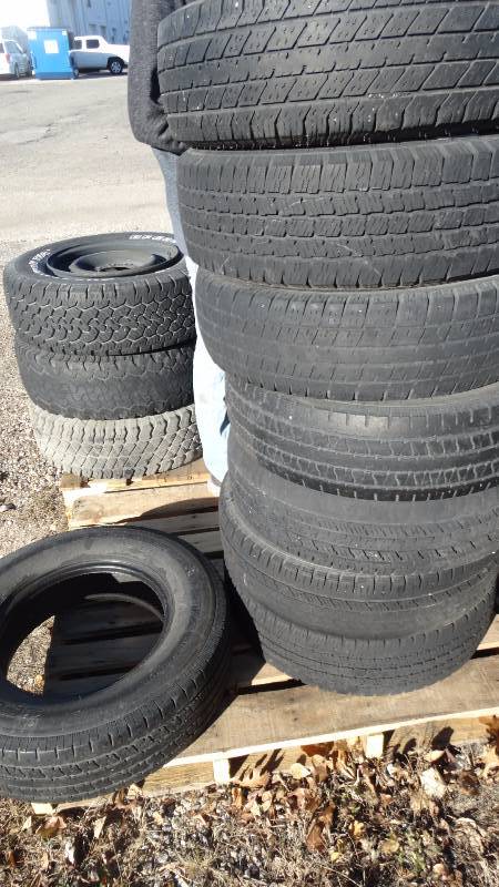 lot 435 image: Pallets of tires 22575.