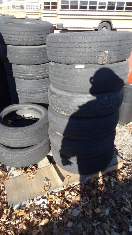 lot 437 image: Pallets of tires 22575.