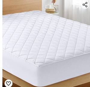 lot 50545 image: Utopia Bedding Quilted Fitted Mattress Pad (Full) - Elastic Fitted Mattress Protector - Mattress Cover Stretches up to 16 Inches Deep - Machine Washable Mattress Topper