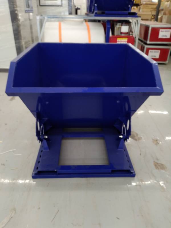 lot 1074A image: Unused 2024 Greatbear Self Dumping 1 Cubic Yard Hopper Equipment Attachment. Details forklift pockets.