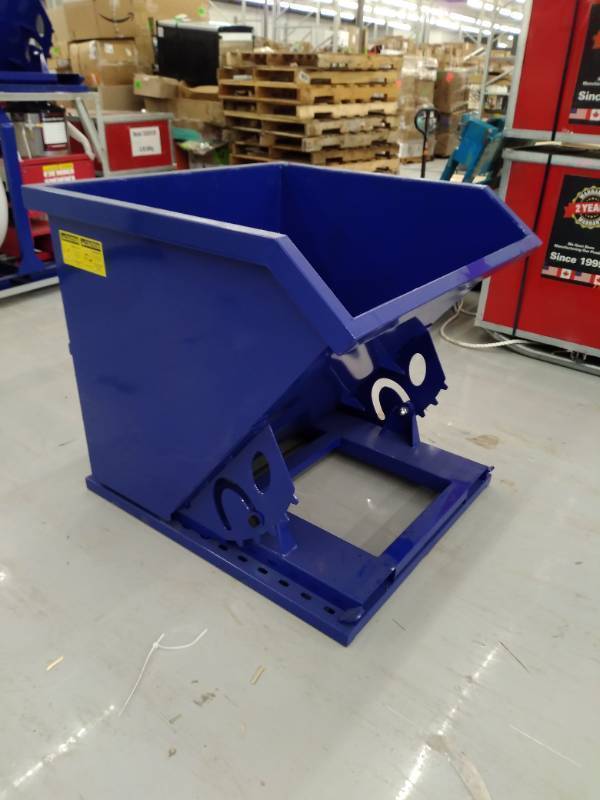 lot 1074C image: Unused 2024 Greatbear Self Dumping 1 Cubic Yard Hopper Equipment Attachment. Details forklift pockets.