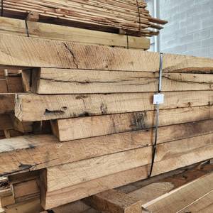 lot 6000 image: (1) 4 x 6 Oak Post Bunk