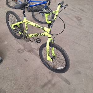 lot 7000 image: Lot Of Used Bikes