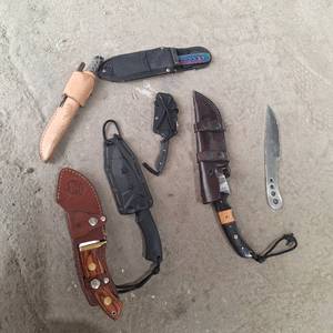 lot 7005 image: Various Size Knives