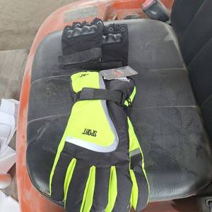 lot 7008 image: Gloves