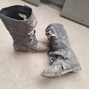 lot 7022 image: Riding Boots