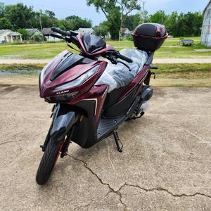 lot 550 image: New Clash 168cc EFI Scooter, Alloy Wheels, LED Lights (Burgundy) 290