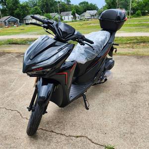 lot 548 image: New Clash 168CC EFI Scooter, Alloy Wheels, LED Lights (Black) 290