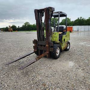lot 537 image: GPS 25MG  5,000lbs. Capacity  Clark Forklift