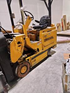 lot 587 image: Drexel SL66 Swing Reach Forklift 5500 lb capacity  8551 hrs