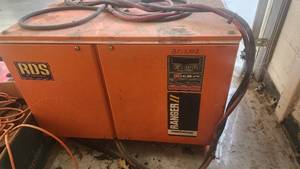lot 588 image: 36 volt Forklift battery charger