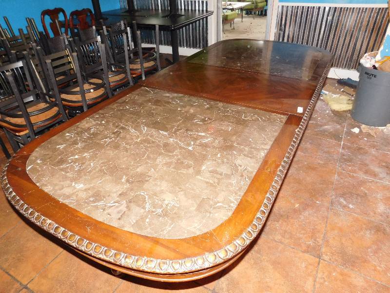 lot 12 image: Large Dinning Table With Removable Leaf