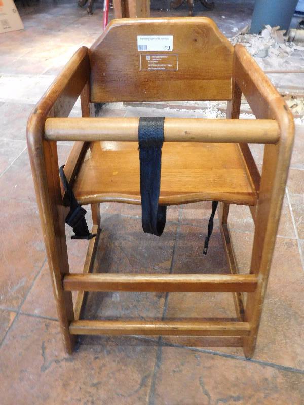 lot 19 image: Lot of 2 Dinning Wood Height Chair