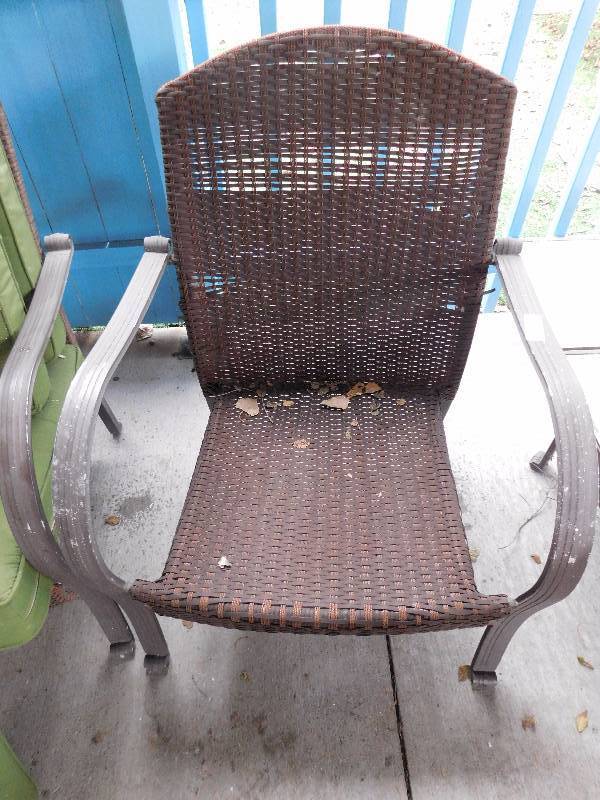 lot 20 image: Lot of 4 Outdoor Chairs