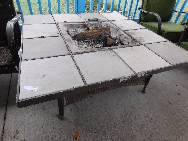 lot 21 image: Fire Pit Table