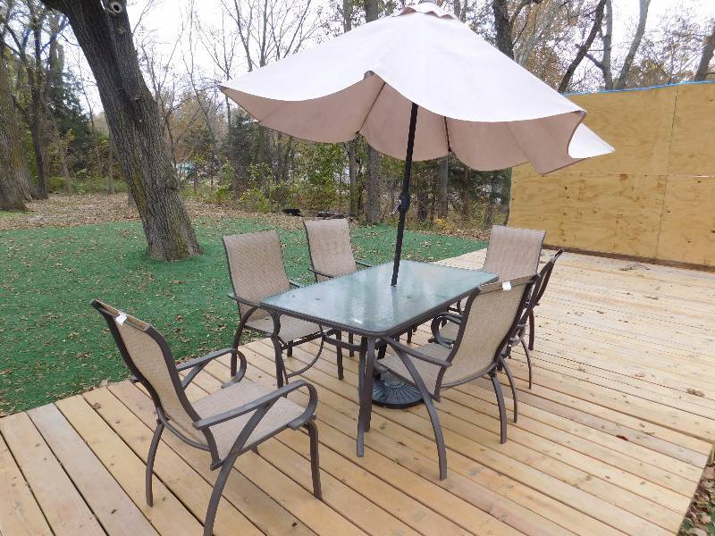 lot 22 image: Patio Table Set