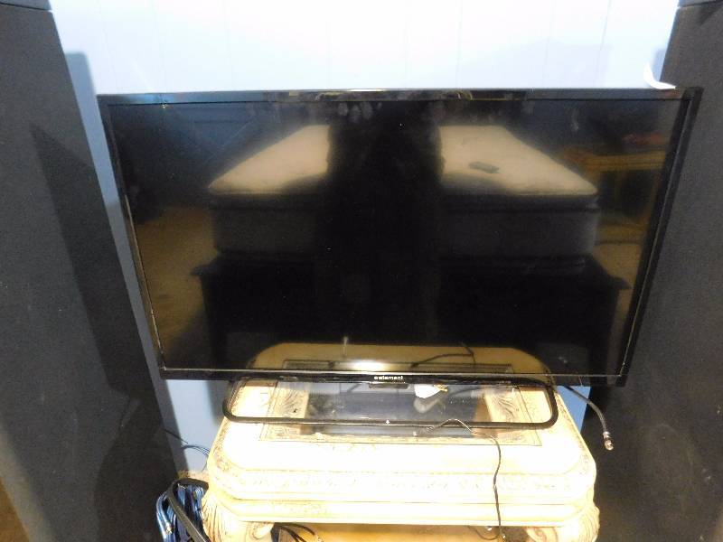 lot 33 image: Lot of Element Flat screen TV