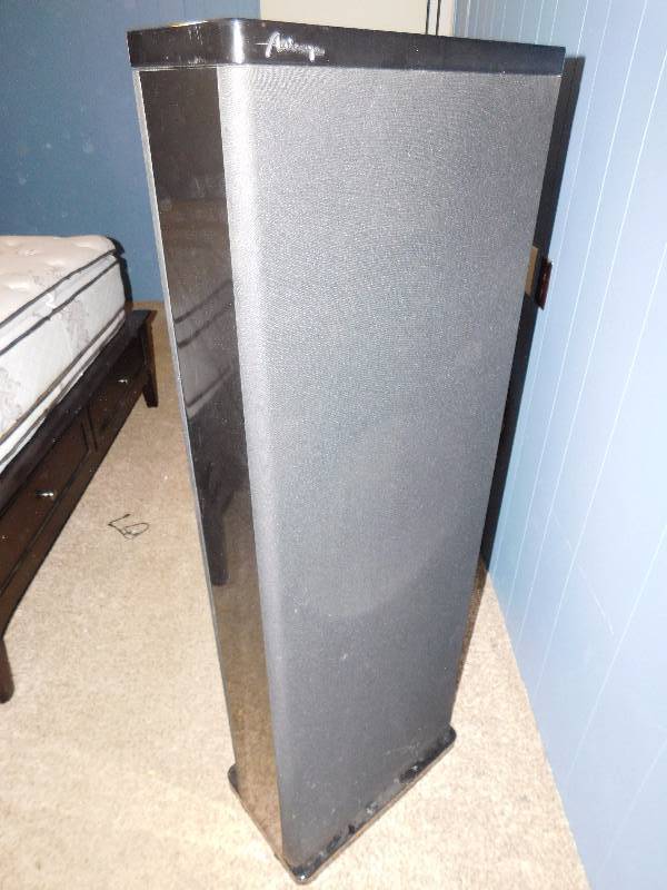 lot 34 image: Set of 2 Mirage Speakers