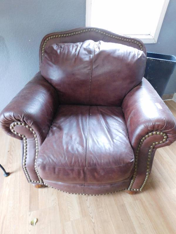 lot 38 image: Leather Chair