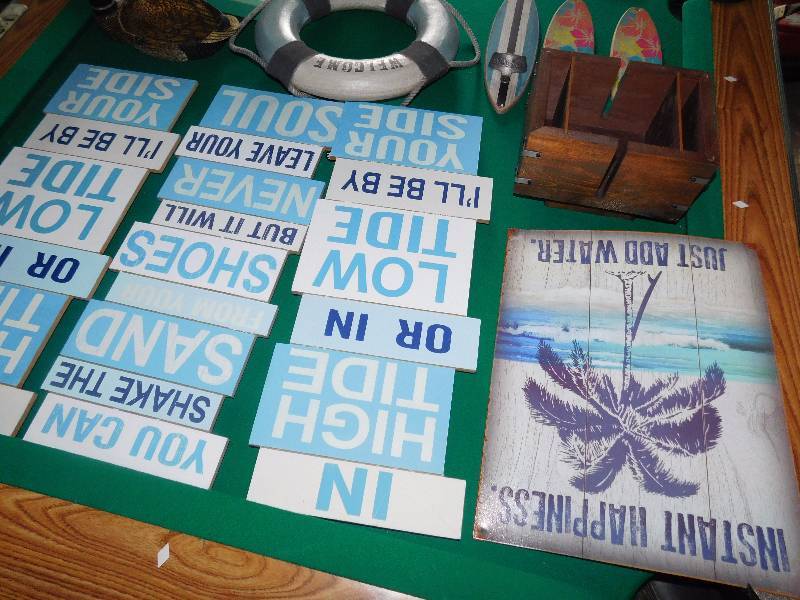 lot 234 image: Lot of Beach Decor
