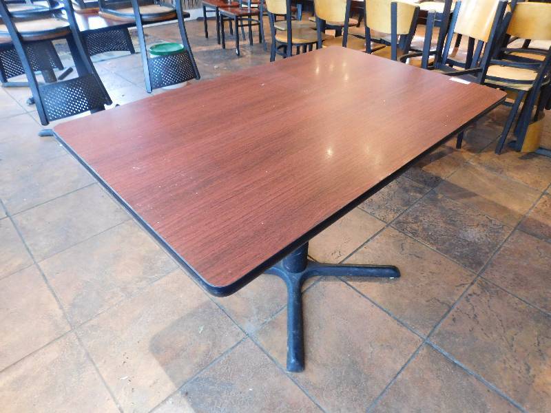 lot 13 image: Dinning Height Table with Base