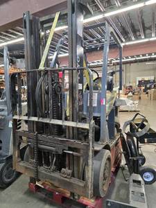 lot 27935 image: Toyota  Model 8FBCU32  36V Electric Fork Truck